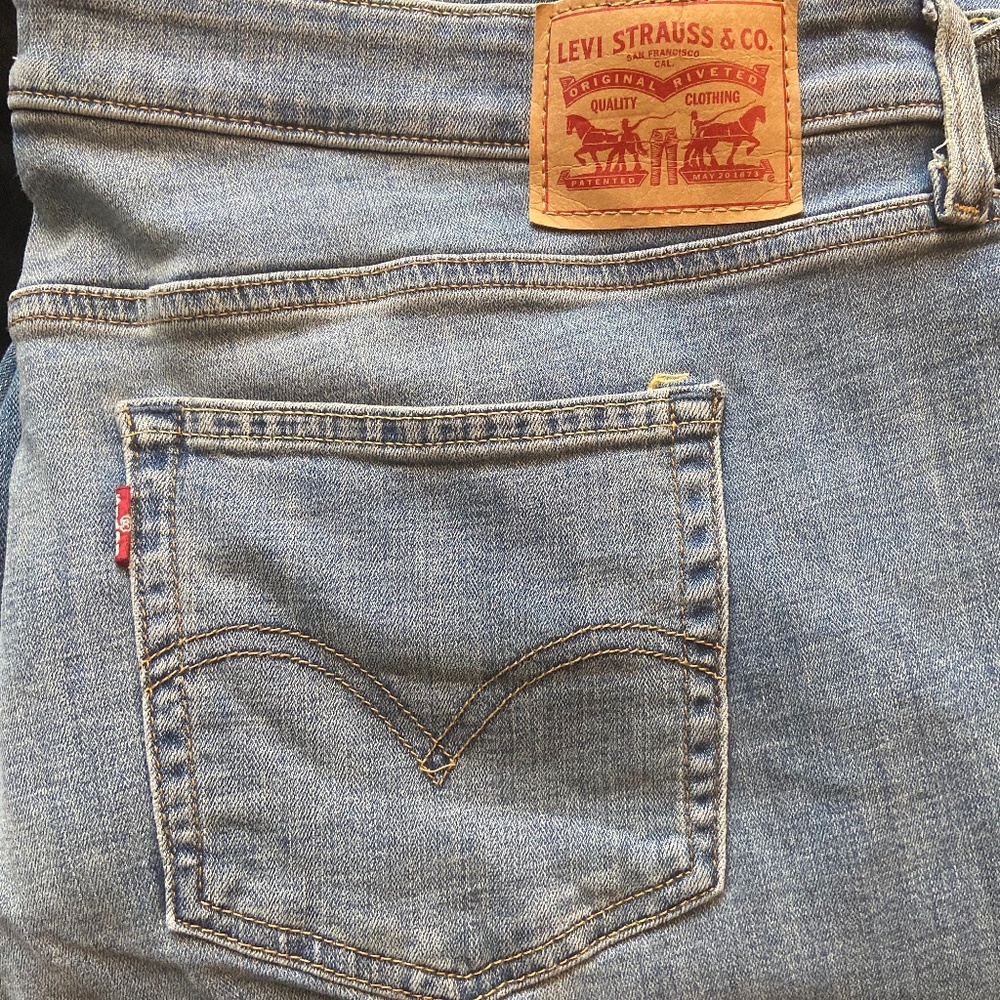 Women’s Levi jeans